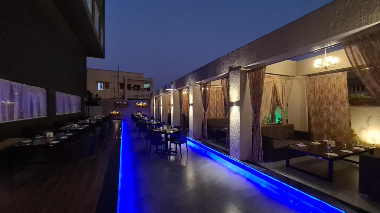 Galaxy Club & Hotel Bijāpur Exterior foto