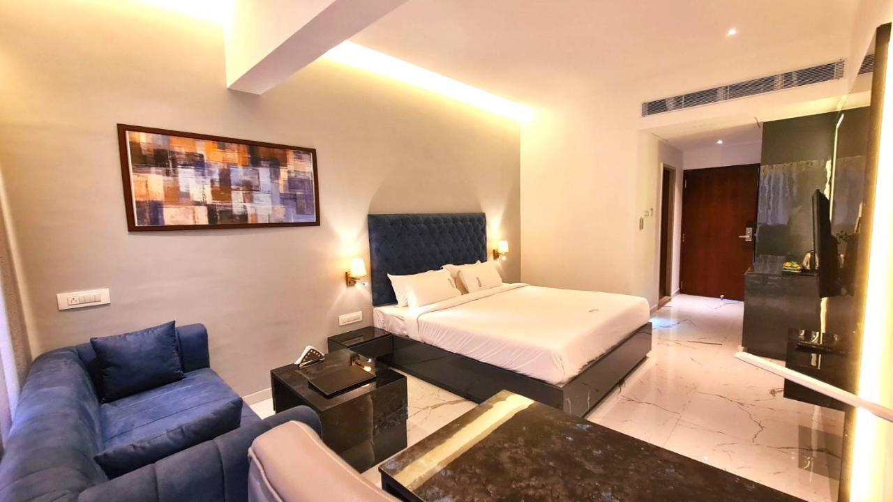 Galaxy Club & Hotel Bijāpur Exterior foto